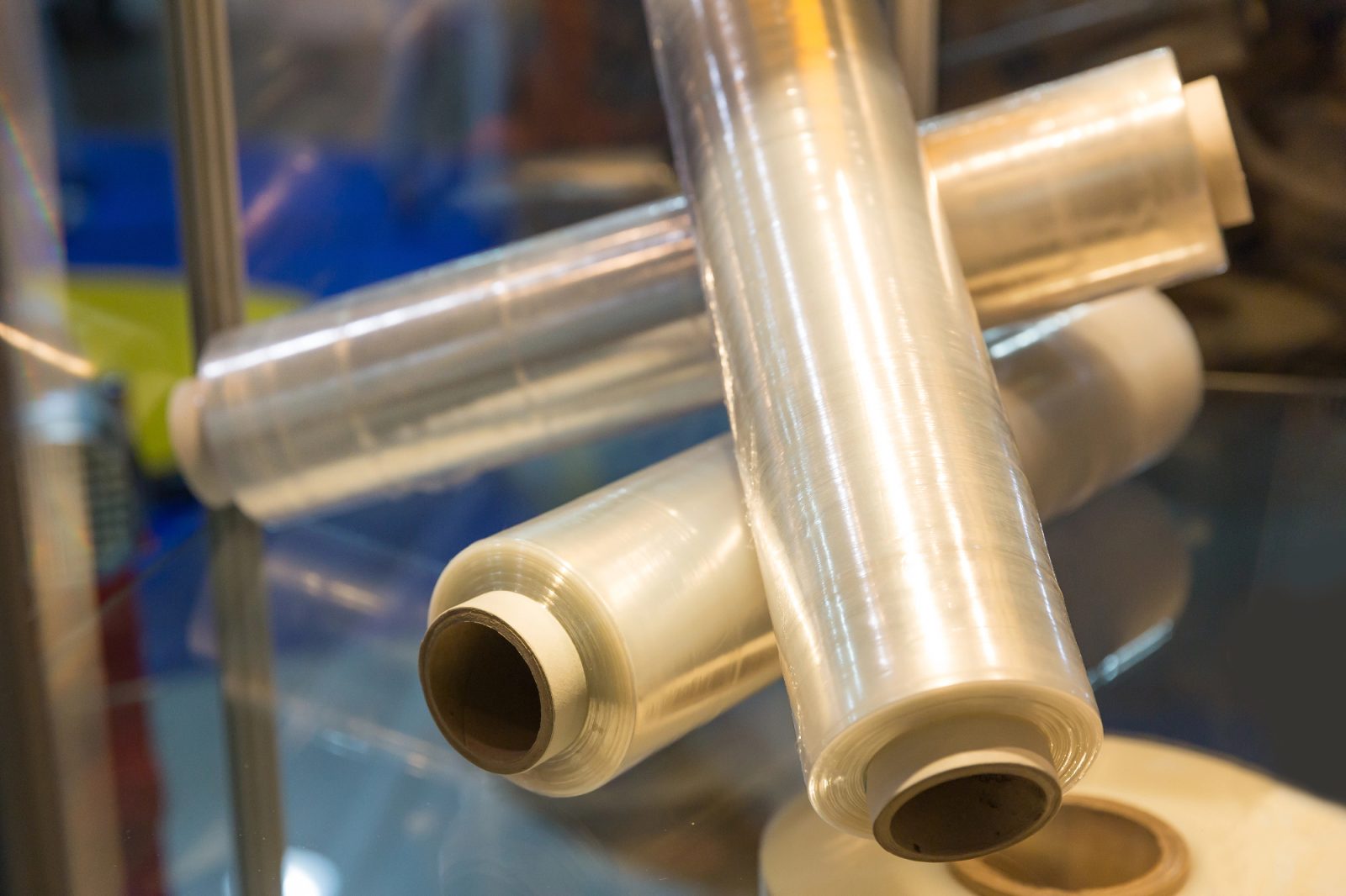 Zakaj je stretch folija nepogrešljiva pri transportu in skladiščenju?